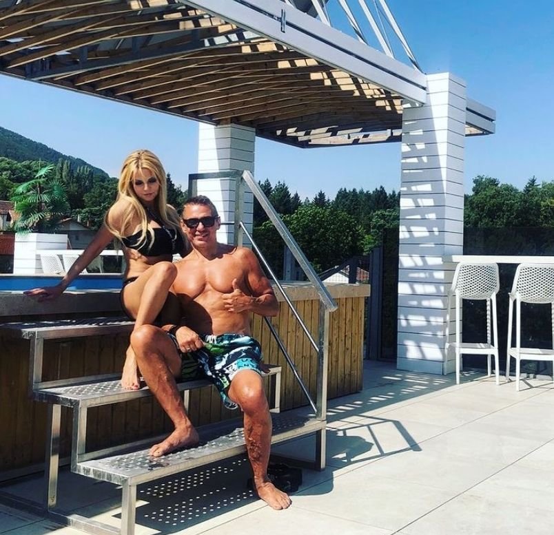 ГОРЕЩО: Жената на Крум Савов побърка мъжете с тези СНИМКИ