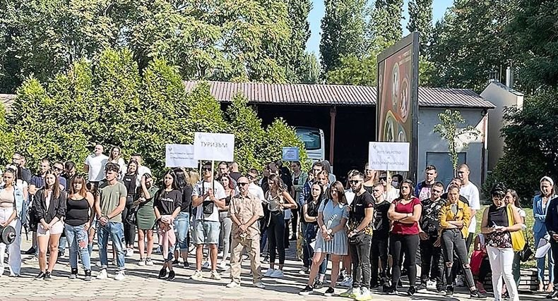 УХТ откри академичната учебна година, стартира лекции и упражнения присъствено (СНИМКИ) УХТ откри академичната учебна година, стартира лекции и упражнения присъствено (СНИМКИ)