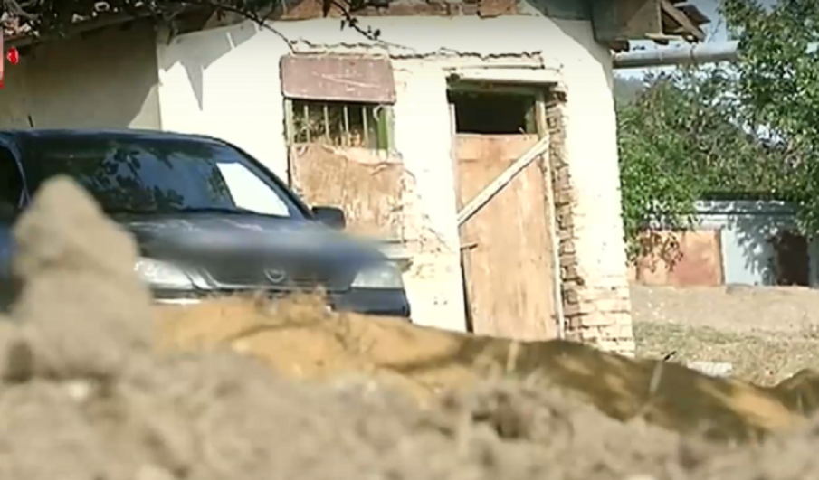 Напрежение и скандали между съседи заради заградена улица във Варна