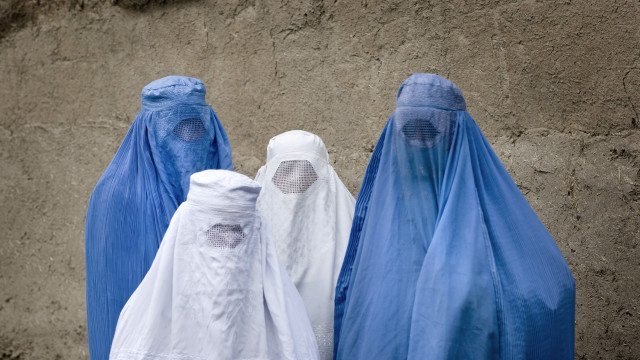 Нов дрескод въвеждат талибаните за жените в Афганистан