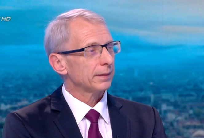 Просветният министър: Малко над 30% от учителите са ваксинирани, при учениците - около 2%. Не се справихме с имунизирането на преподавателите, защото има недоверие в обществото