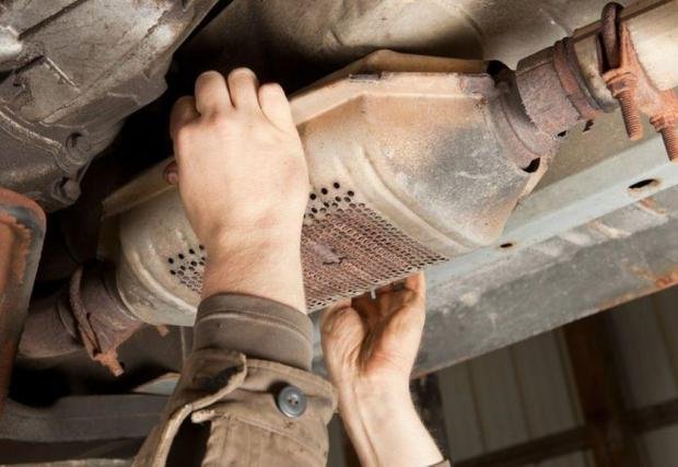 Софийска районна прокуратура обвини мъж за кражба на катализатори