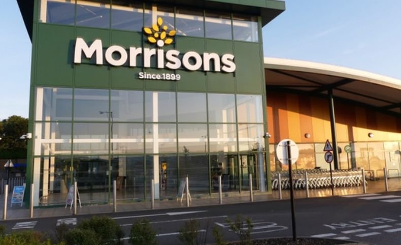 Британска търговска верига орязва болничните за самоизолация на неваксинираните си служители