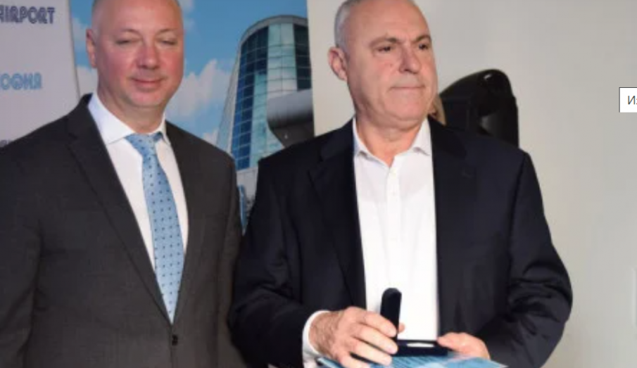 Връщат архивен кадър на БСП на летището в Пловдив