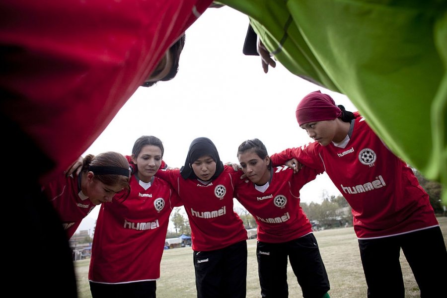 Футболистки от Афганистан избягаха от страната