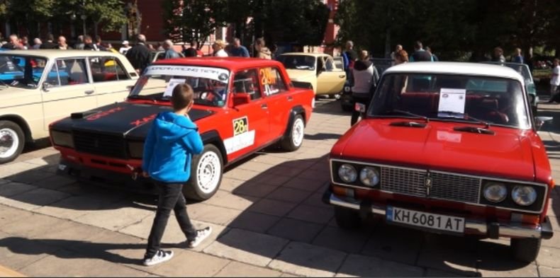 В Кюстендил се проведе ретро парад на класически автомобили и мотоциклети