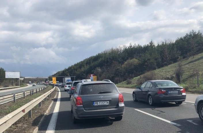 Катастрофа блокира трафика на магистрала Тракия