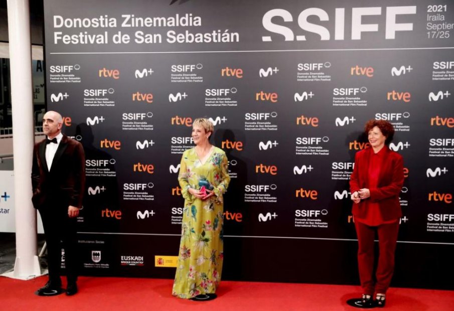 Рециклират червения килим на фестивала в Сан Себастиан