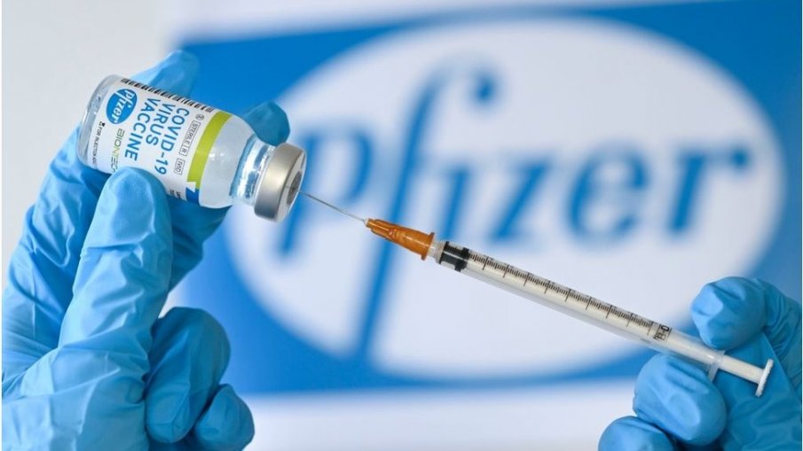 МЗ: Кои хора не трябва да се имунизират с ваксината Pfizer срещу COVID-19