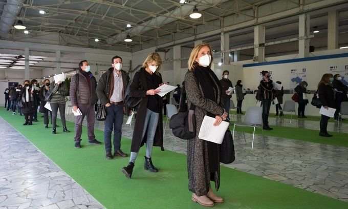 В Италия расте броят на ваксинираните заради навлизането на ковид сертификатите