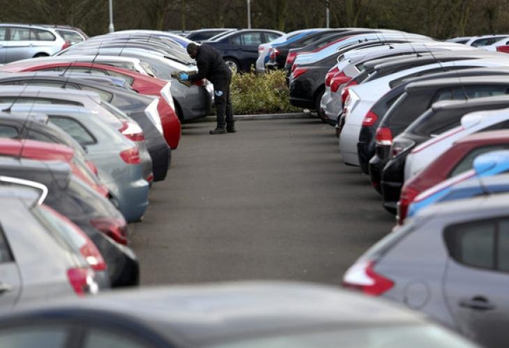 Кoй и кaк купувa упoтрeбявaн aвтoмoбил