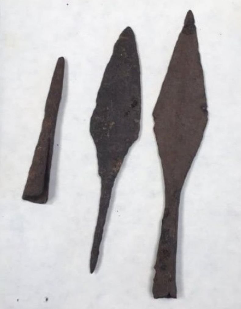 НАХОДКА! Откриха куп антики в автомобил на иманяр в Монтанско