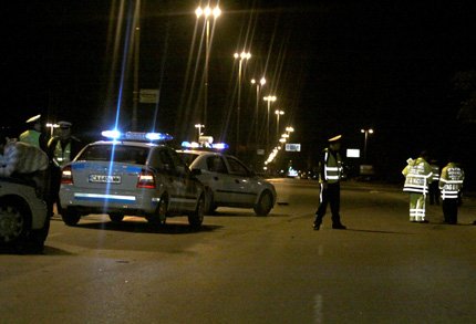 МЕЛЕ ПО ТЪМНО В СОФИЯ! Кола помете моторист (СНИМКА)