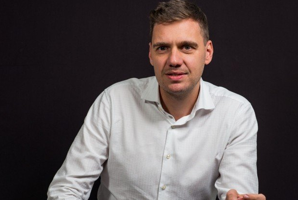 Синът на покойния Радосвет Радев поема „Дарик радио“