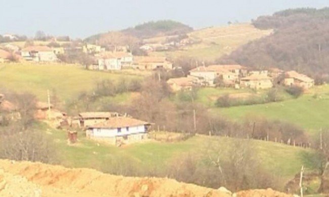 Броим 70 000 евро за селска къща с две спални