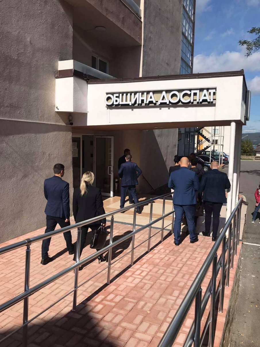 Комисията на Цацаров влезе в община Доспат, проверяват поръчка за над 1 млн. лв. (СНИМКИ)