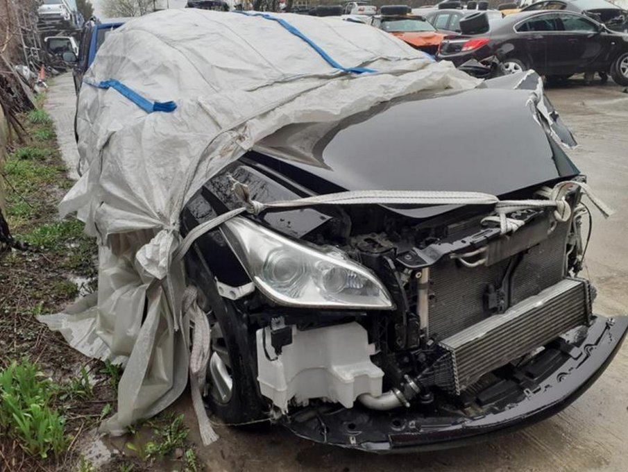 Строителен предприемач от Бургас оцеля по чудо след зрелищна каскада със скъпото си Инфинити на Тракия