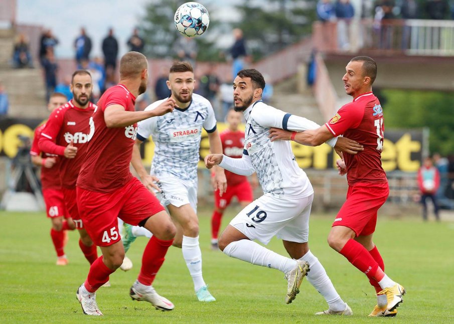 СТИМУЛ: Марек раздава печка и радиатор в томбола за феновете