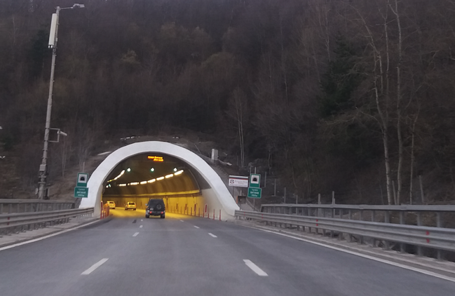 ТАЗИ НОЩ: Временно ограничават движението по АМ Хемус край тунел Ечемишка