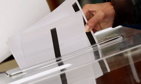 Трима столетници имат право да гласуват в Пернишко