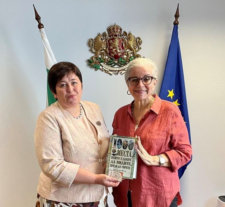 Министър Стела Балтова разговаря с американската писателка Патриша Шулц (СНИМКИ)