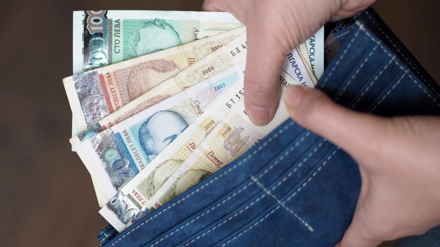 Работодатели искат заплатата само по банкова сметка