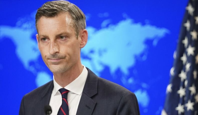 Шефът на пресслужбата на Държавния департамент с коронавирус