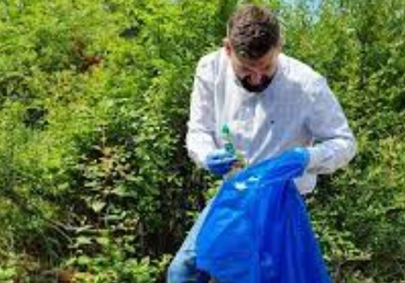Десетки доброволци се включиха в почистване на градината в центъра на Благоевград