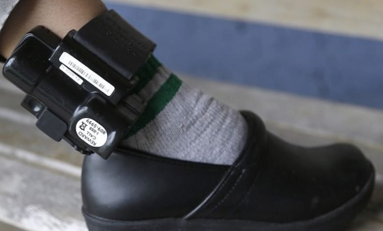 Сменят ареста на обвинен в убийството на баща си в Димитровград с гривна