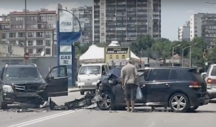 Заради много катастрофи - искат светофар на оживено кръстовище в София