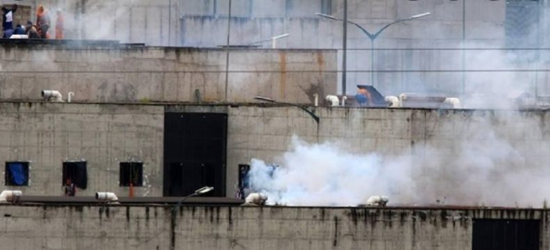 Над 100 загинали при сблъсъци в затвор в Еквадор