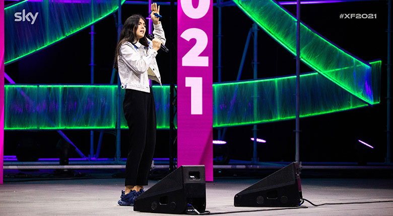 УНИКАЛНО: 16-годишна българка предизвика фурор в италианския Х Фактор (ВИДЕО)