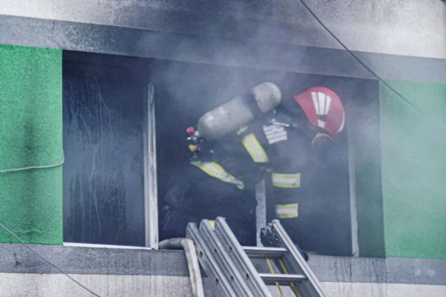 Уволняват ръководството на пламналата в Констанца болница, двама от обявените за мъртви са живи (СНИМКИ)