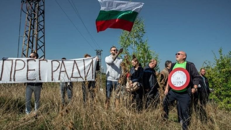 Жители на пернишки квартал искат шумоизолиращи прегради на автомагистрала Струма