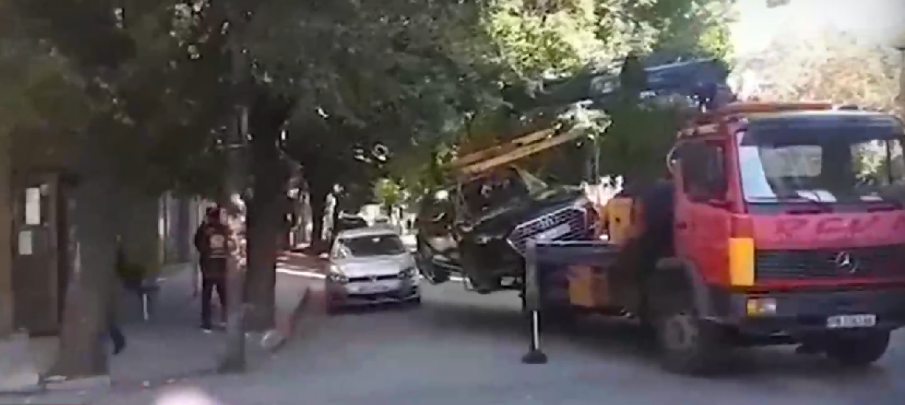 СКАНДАЛНО: Паяк потроши кола за 100 хил. евро в центъра на Пловдив