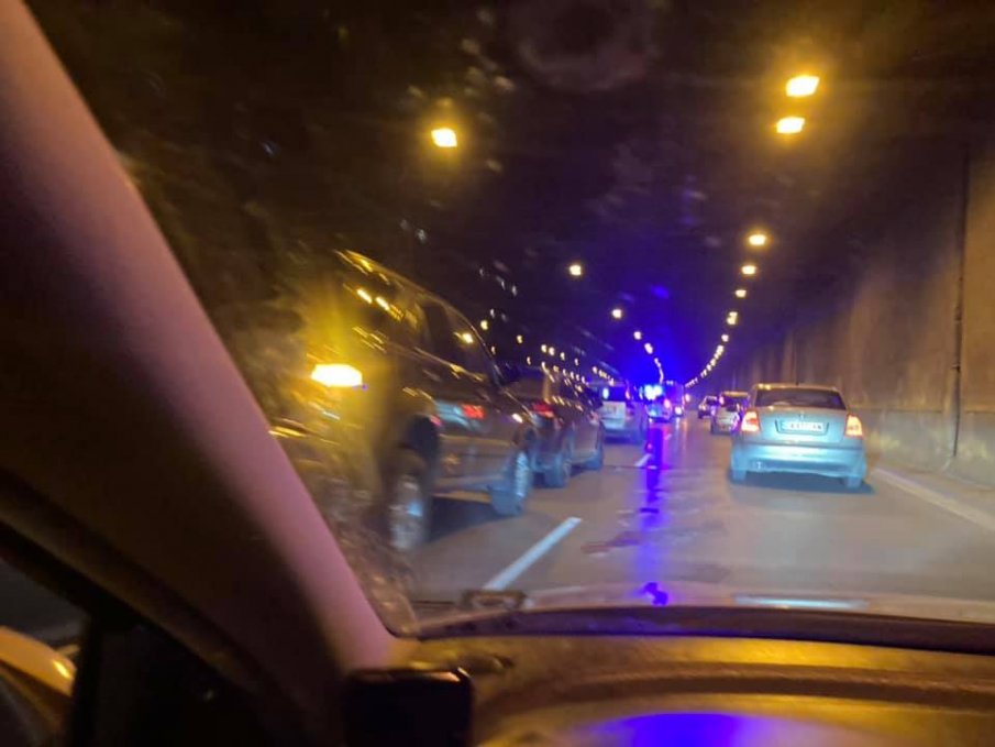 Ремонтът на тунела за „Люлин“: Вече се образуват тапи