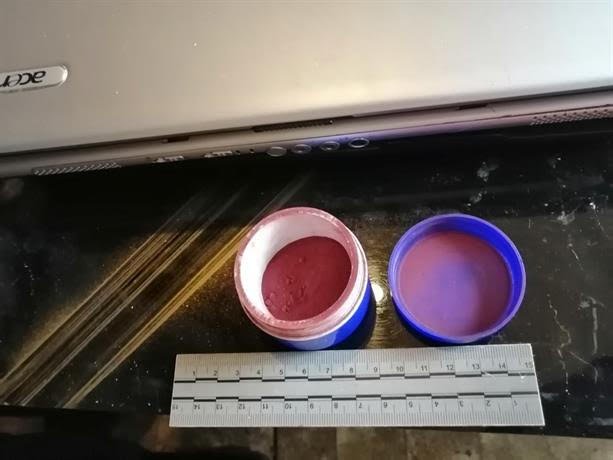 Домашно оборудване за синтетична дрога разкриха столични криминалисти (СНИМКИ)