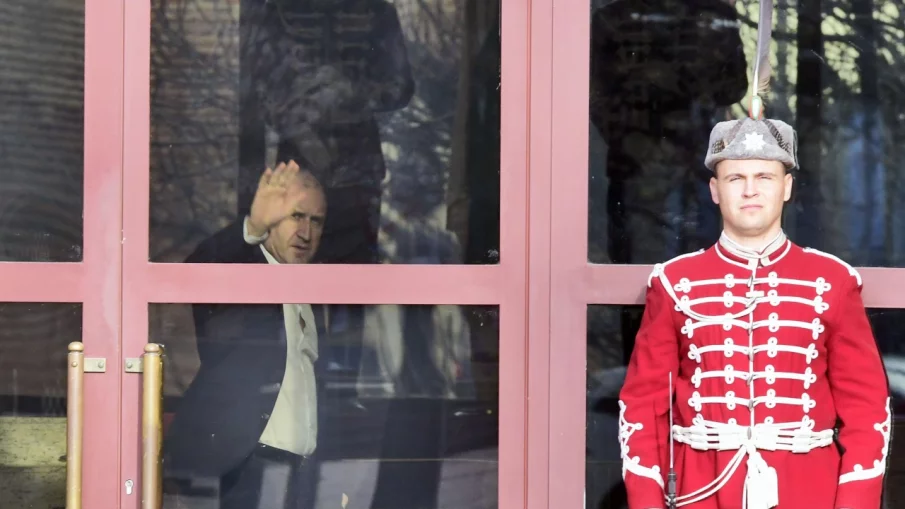 Румен Радев се среща с митрополит Киприан