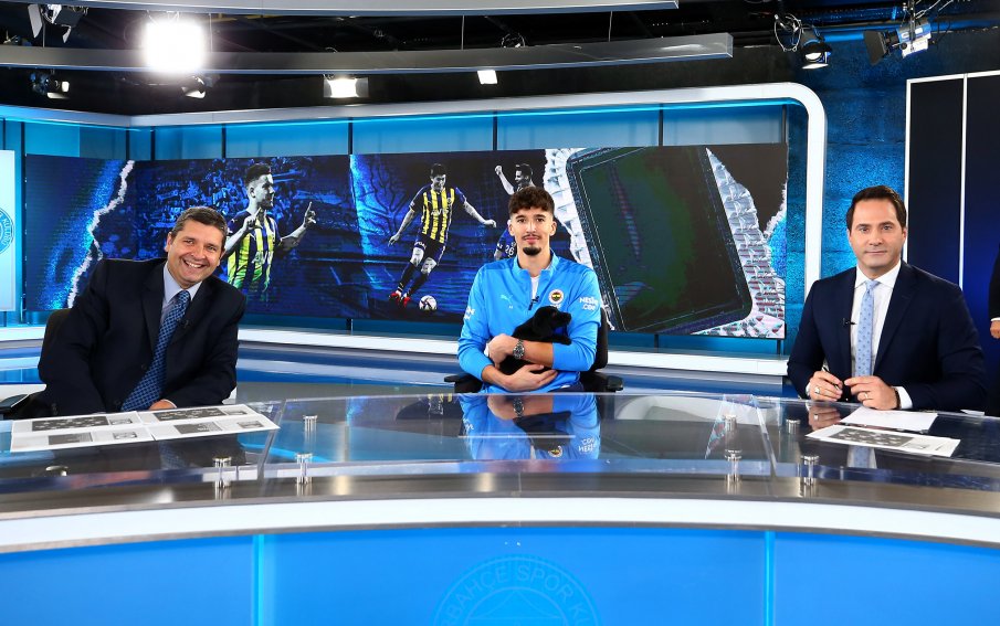 Фенербахче се впусна в кампания за подпомагане на бездомните кучета в Турция (СНИМКА)