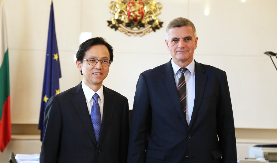 Стефан Янев се срещна с японския посланик – ето какво обсъдиха (СНИМКИ)