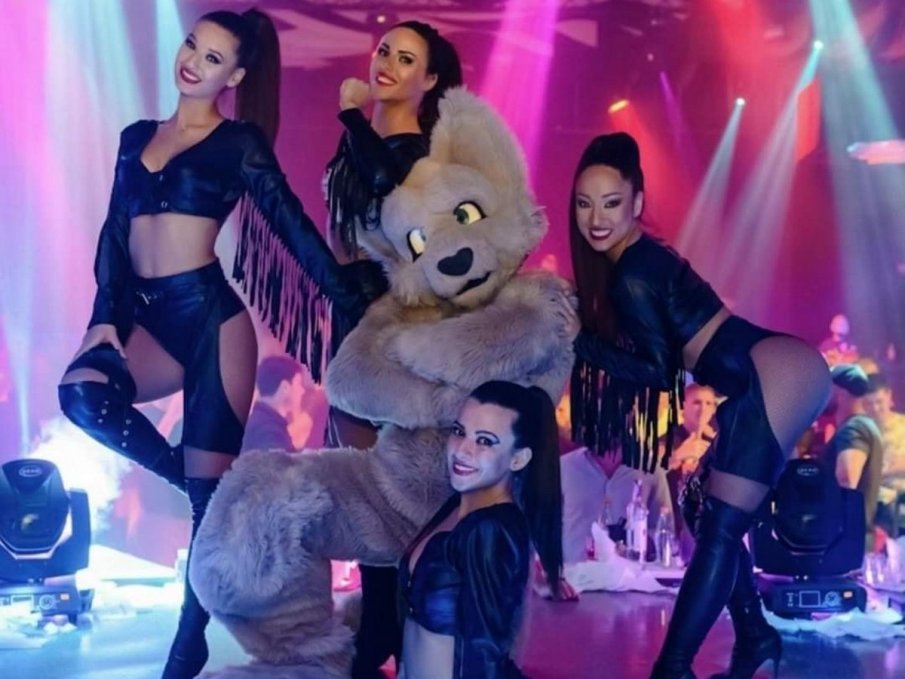 Нощните клубове бойкотират ковид мерките, правят щури купони до зори