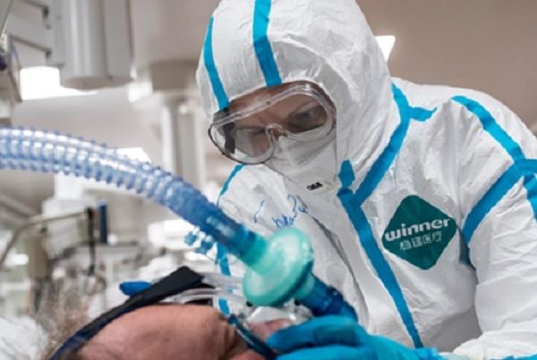 Болници в САЩ отказват трансплантации на неваксинирани пациенти