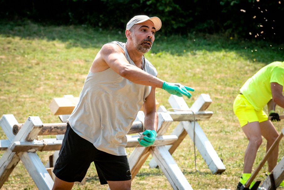 Един от риалити героите във Фермата, Стефан, е безбожно богат.Истината