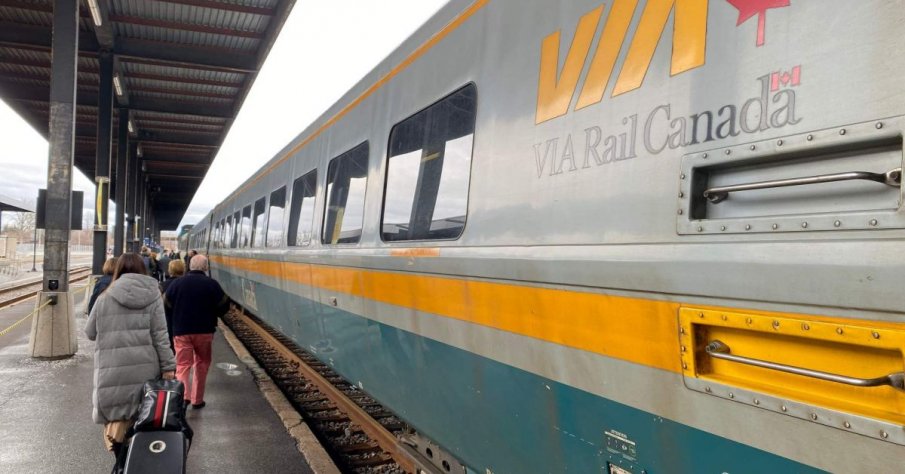 Канада налага задължително ваксиниране за държавните служители и в транспорта