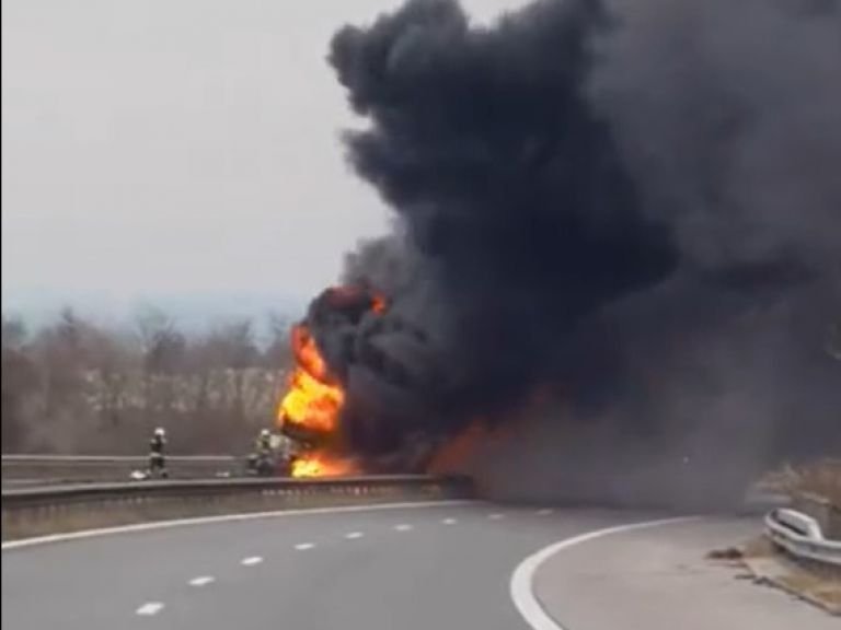 ВТОРО КЪРВАВО МЕЛЕ НА ТРАКИЯ: Двама са загинали при зверска катастрофа край Бургас, един мъж е тежко ранен