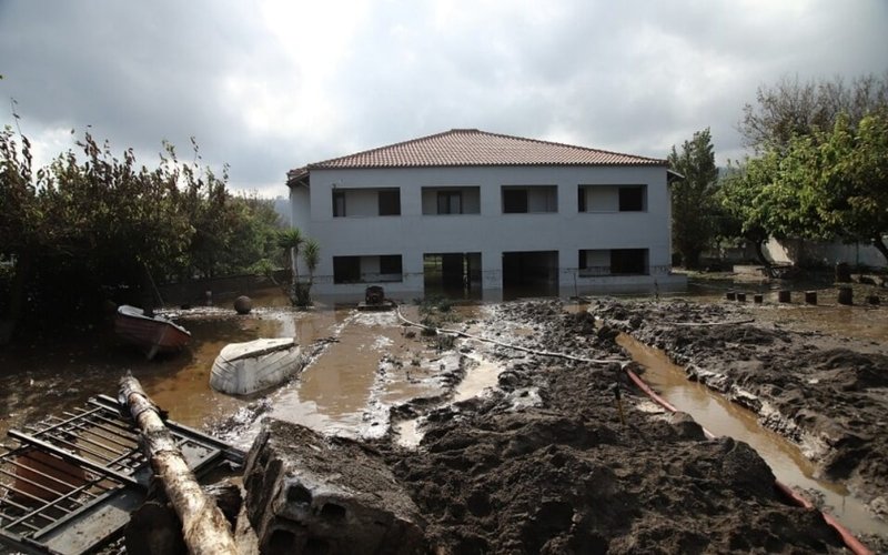 Над 200 къщи бяха наводнени на остров Евбея след силен