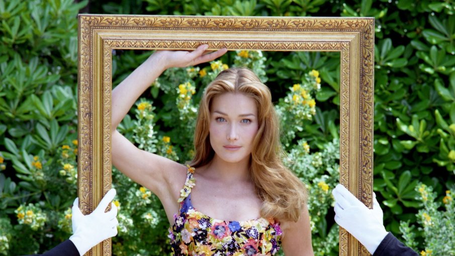 Карла Бруни проговори - съпругата на Никола Саркози призна за проблеми с алкохола и пластичната хирургия