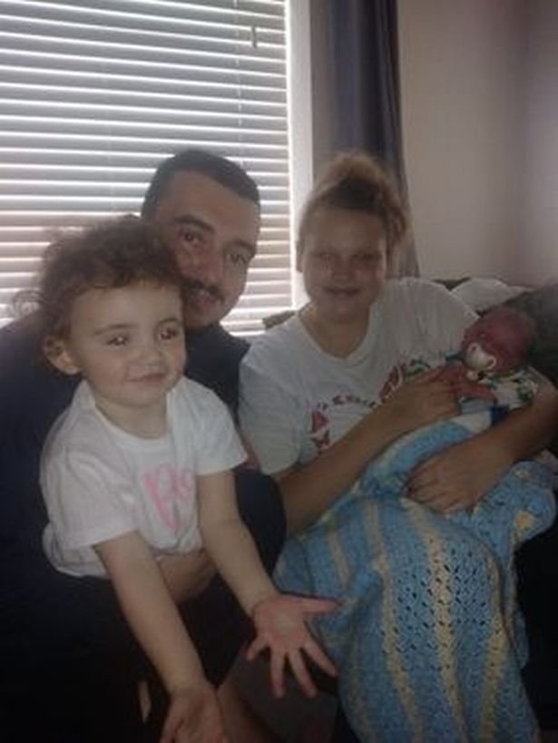 КУРИОЗ: Британка роди без да знае, че е бременна