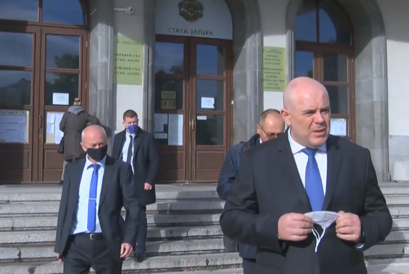 Гешев се срещна с родителите на трите момичета, пометени от дрифтаджия в Стара Загора - от МВР съобщили на прокурор за ужаса чак след 15 часа