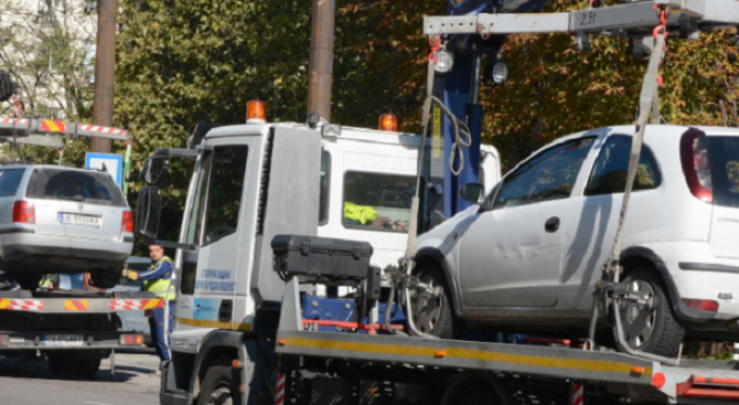 Жена наби полицай заради вдигнат от паяк автомобил